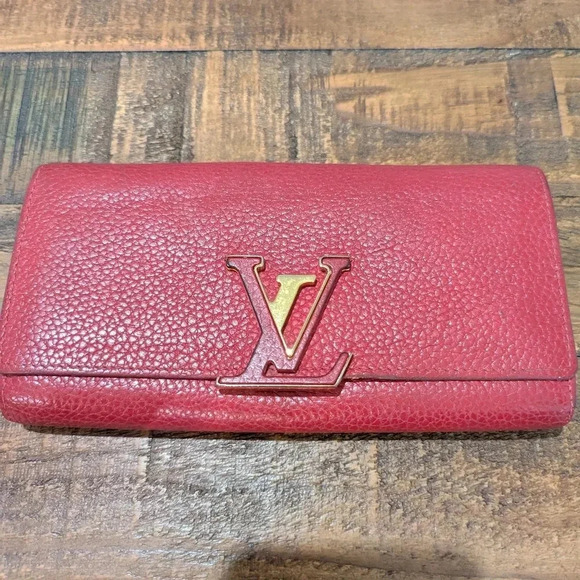 Authentic Louis Vuitton Taurillon Portefeuille Capucines Wallet in Red - Picture 1 of 15